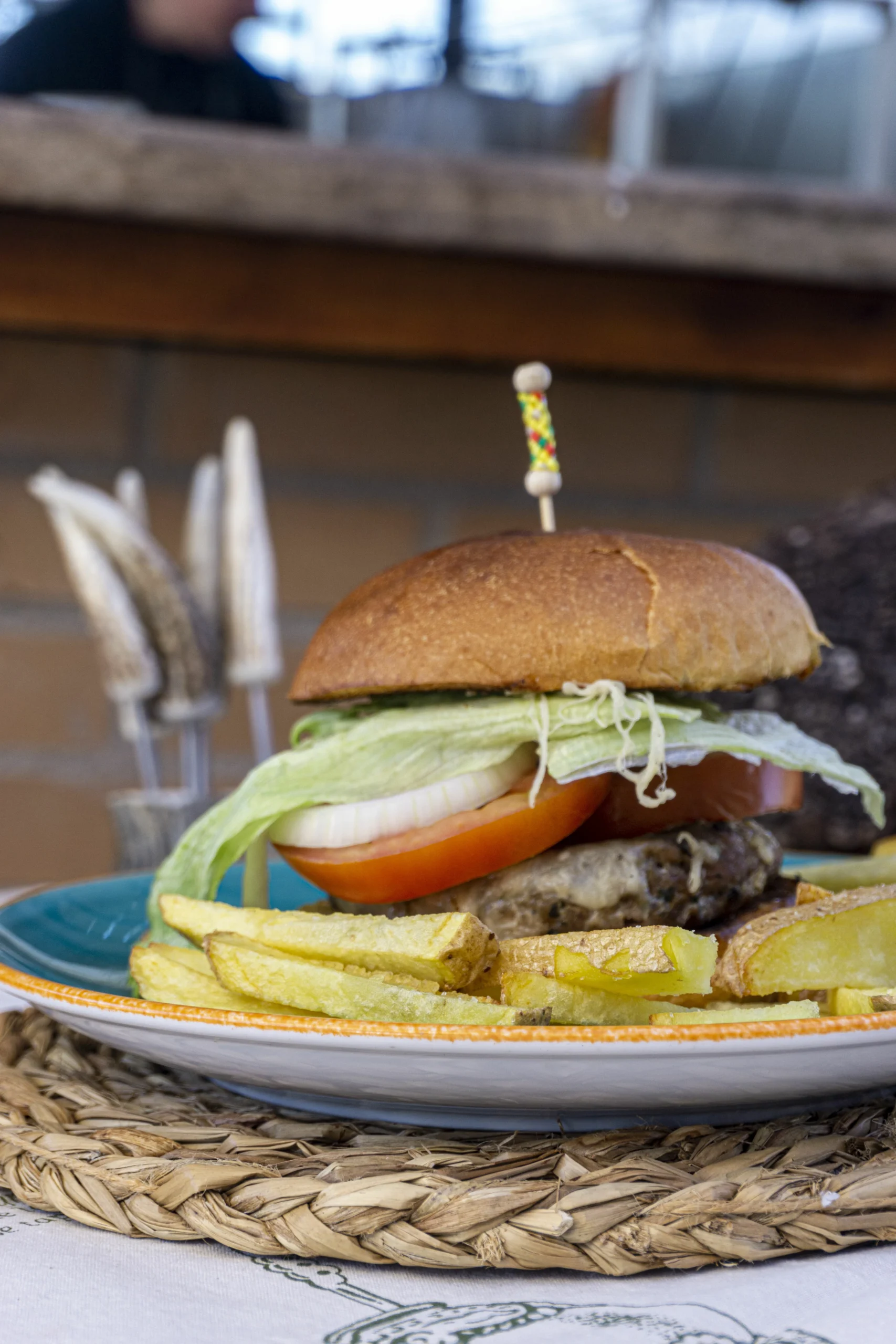 Hamburguesa doble de carne estilo argentina de el Asador argentino el mirador